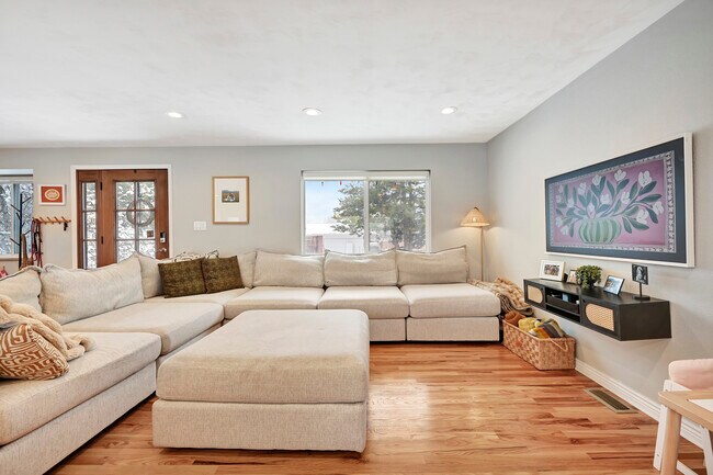 Foto del edificio - 6526 S Elizabeth Way