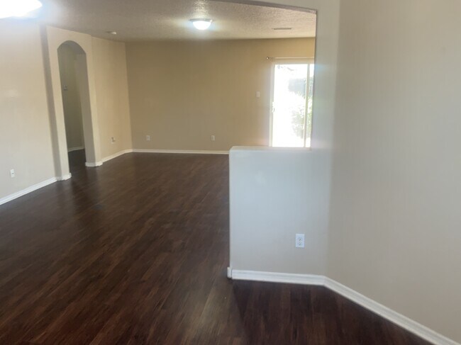 Foto del edificio - 3744 Lonesome Ridge St NE