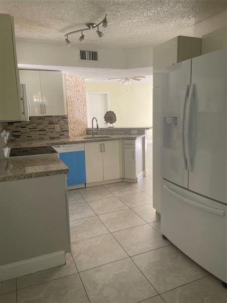 Foto del edificio - 8801 Wiles Rd