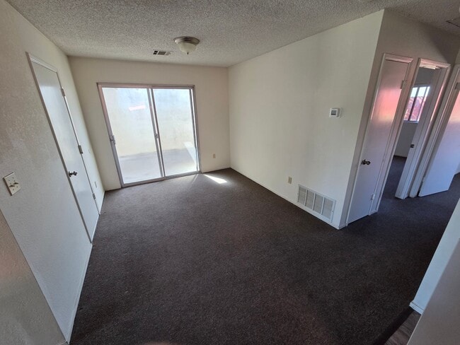 Building Photo - 963 Skyline Dr