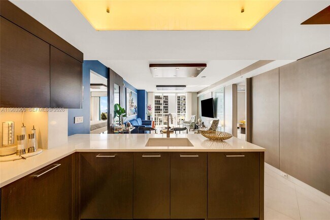 Foto del edificio - 2821 N Ocean Blvd