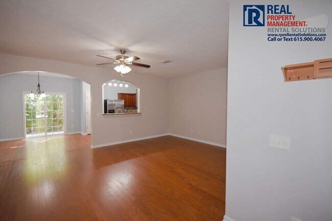 Foto del edificio - Wonderful 3 bedroom townhome! Attached gar...