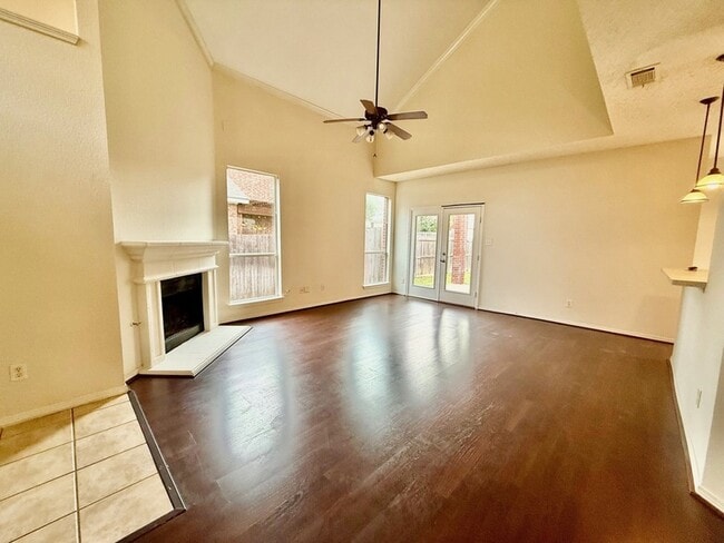 Building Photo - 3900 Braxton Ln