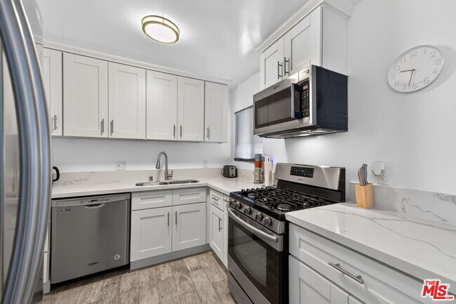 Foto del edificio - 5005 Stoney Creek Rd