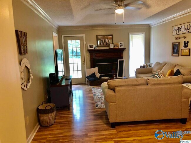 Foto del edificio - 348 Ariel Dr