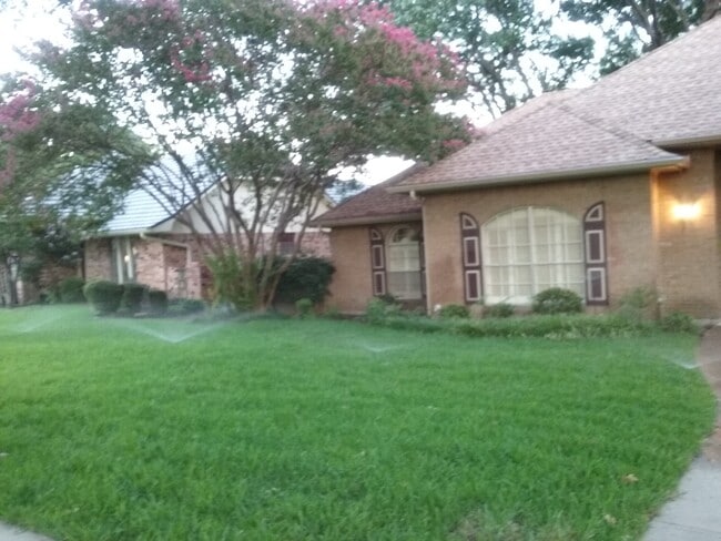 Building Photo - 2304 Canyon Valley Trl