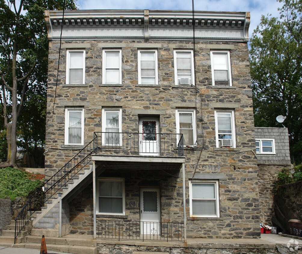 Primary Photo - 35 Fox Island Rd