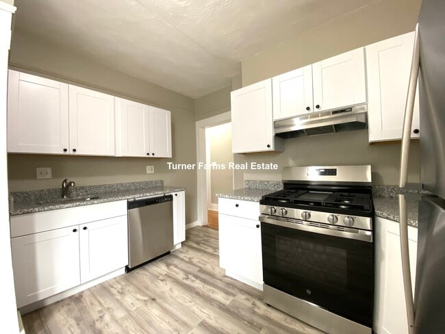 Building Photo - 6 Bowdoin Park