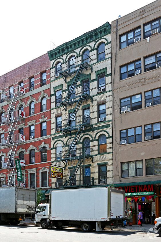 Building Photo - 85 Chrystie St