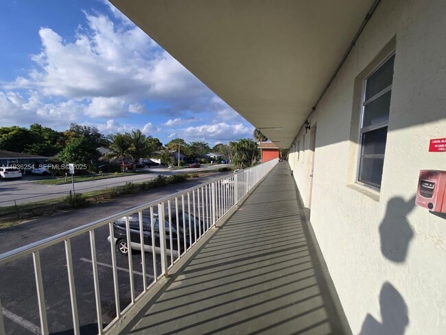 Foto del edificio - 609 S State Rd 7