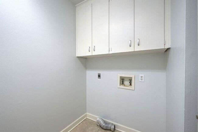 Foto del edificio - 307 White Oak Dr