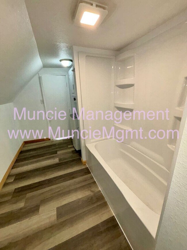 Foto del edificio - 500 N Alameda Ave