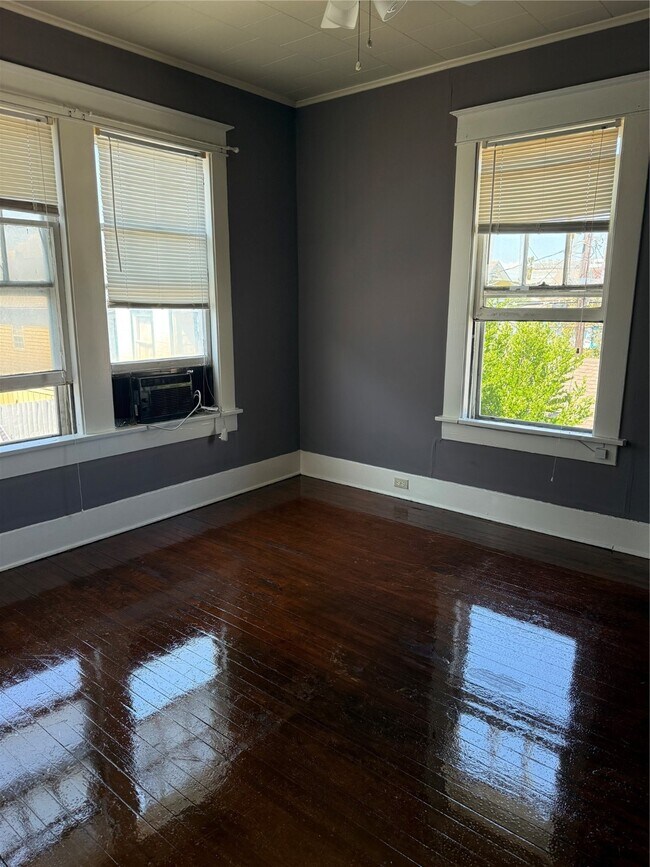 Foto del edificio - 708 Broadway Avenue J