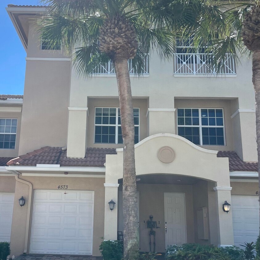 Foto principal - 4573 Artesa Way N