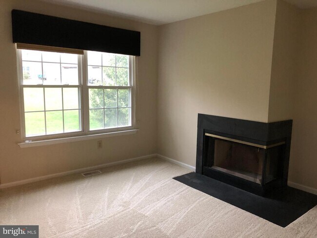 Building Photo - 25E Chestnut Ct