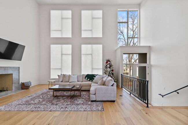 Foto del edificio - Fully Furnished in Argenta!