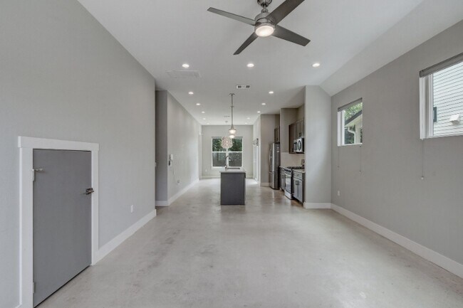 Foto del edificio - 1133 Brookswood Ave