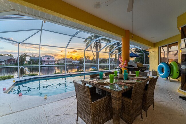 Building Photo - 4412 SW 26th Ave