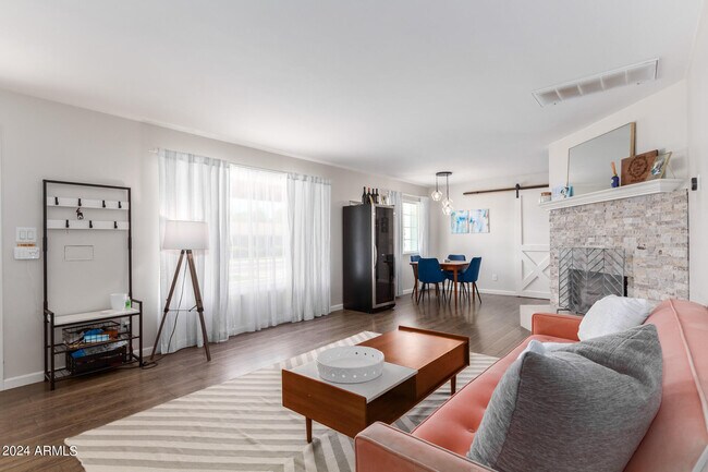 Foto del edificio - 3744 E Amelia Ave