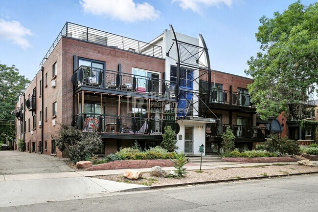 Foto del edificio - 1045 N Clarkson St