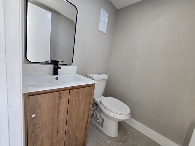Building Photo - 17120 SW 94th Ave