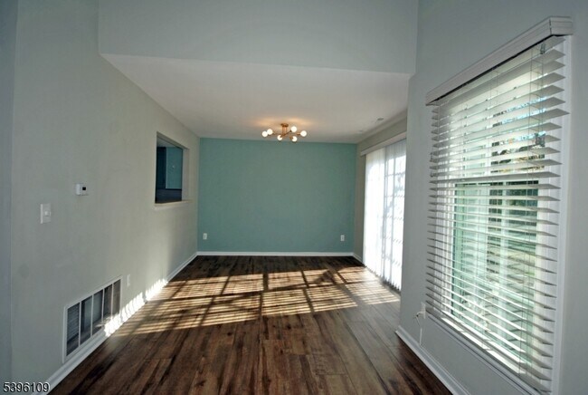 Building Photo - 374 Burdock Ct