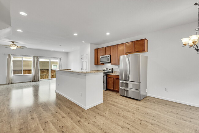 Foto del edificio - $2,495 - 3 Bed, 2.5 Bath Townhome in Comme...