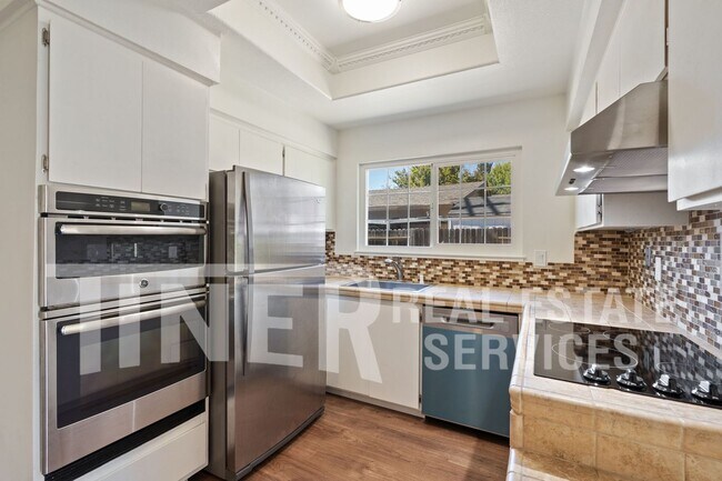 Building Photo - Stunning Home In College Glen