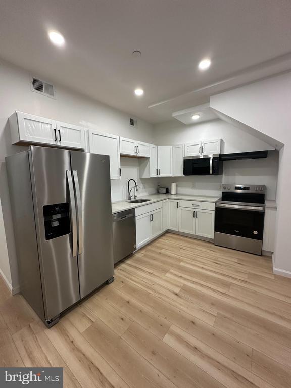 Foto principal - 1925 H St NE