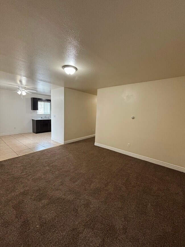 Foto del edificio - 639 E 87th Pl