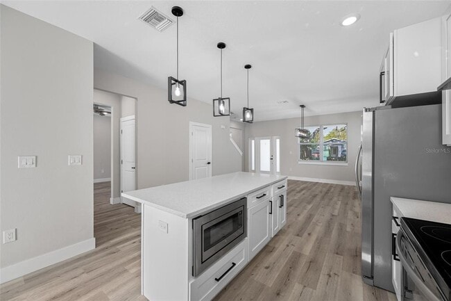 Building Photo - 6910 Dartmouth Ave N