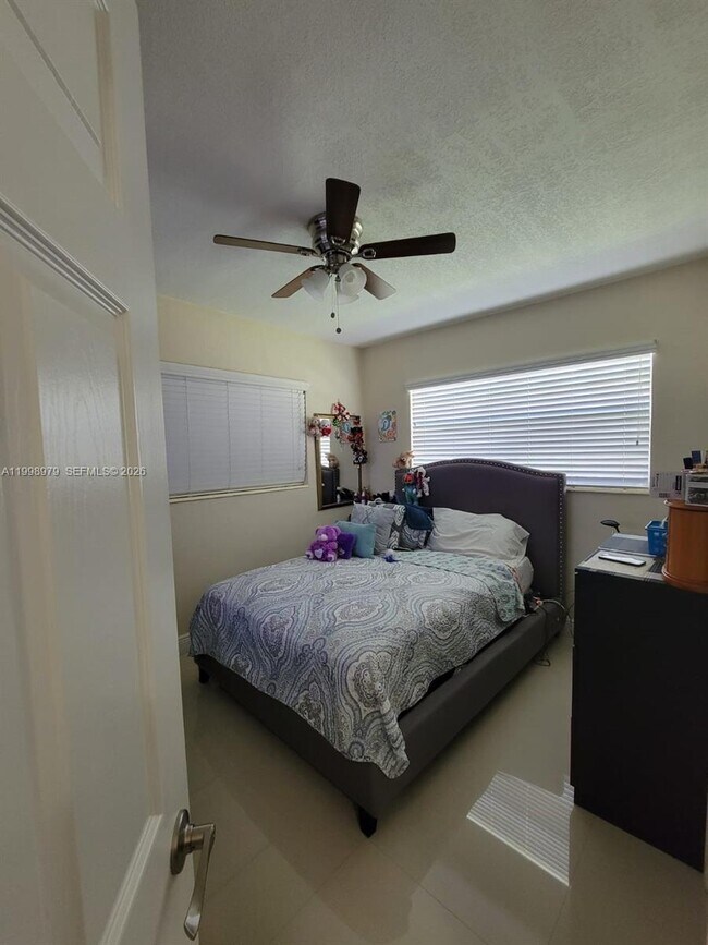 Foto del edificio - 8245 SW 43rd St