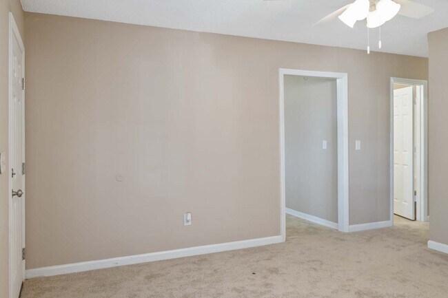 Building Photo - 208 E Watson St