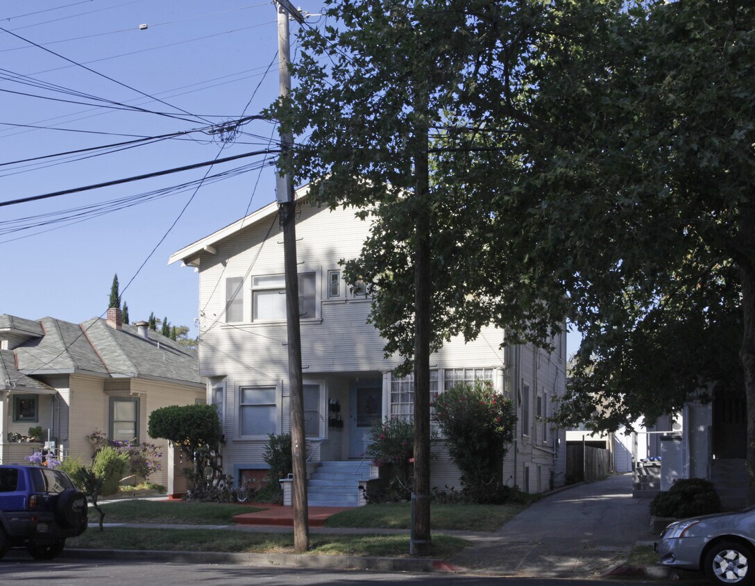 Building Photo - 521 S 5th St