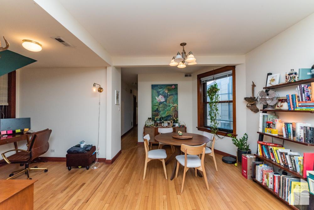 Foto principal - 2 bedroom in Chicago IL 60625