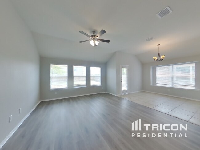 Foto del edificio - 2125 Bluebell Dr