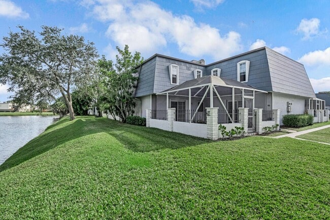 Foto del edificio - 12057 Basin St N