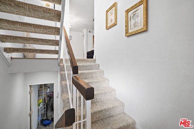 Foto del edificio - 5245 Coldwater Canyon Ave