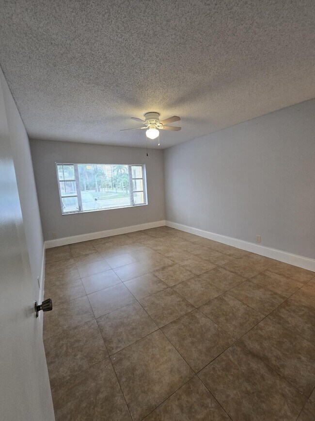 Foto del edificio - 5840 NE 22nd Way