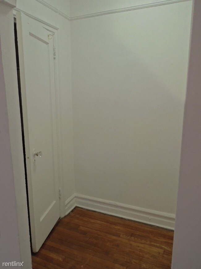 Building Photo - 1 br, 1 bath  - 540 Saint Johns Pl Apt 5A