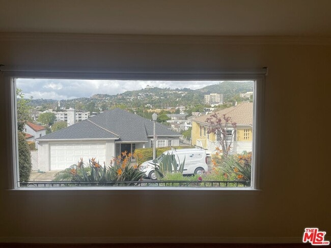 Building Photo - 4160 Holly Knoll Dr