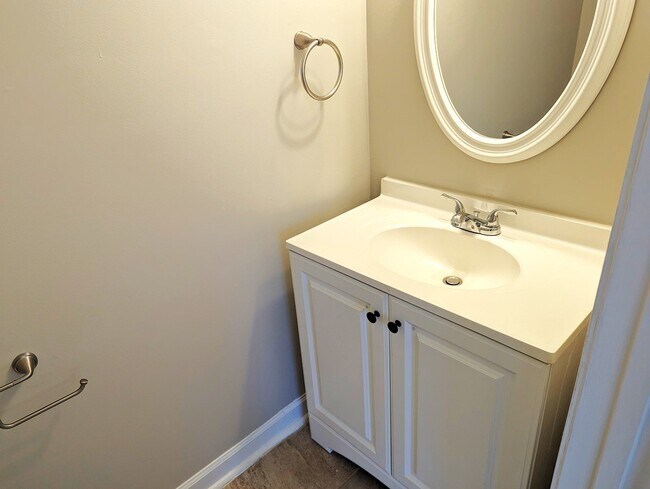 Building Photo - Charming 3 Bedroom Townhouse -53 Pirates Cove
