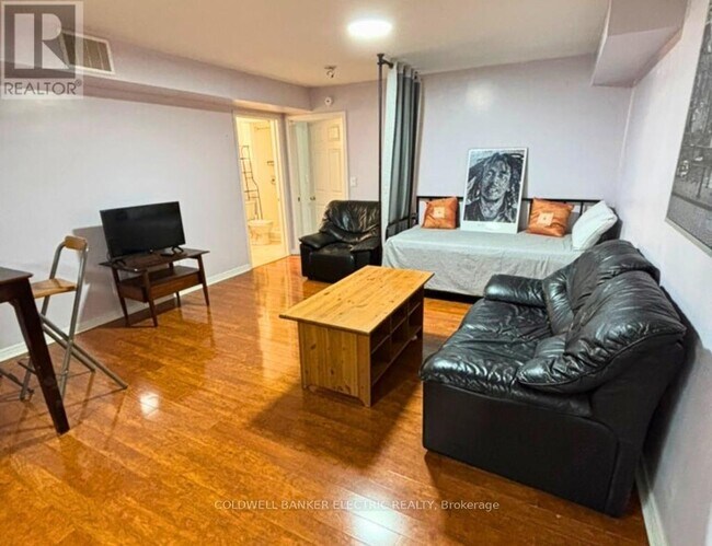 Photo du bâtiment - 1215 Simcoe St S