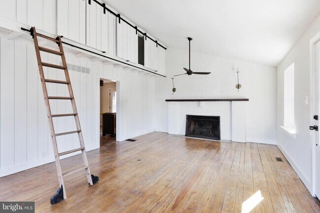 Foto del edificio - 6115 Stoney Hill Rd