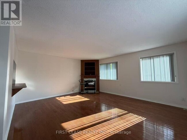 Building Photo - 85 William St