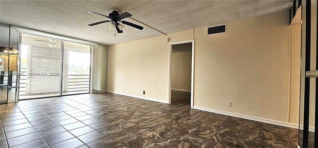 Foto del edificio - 403 NW 68th Ave