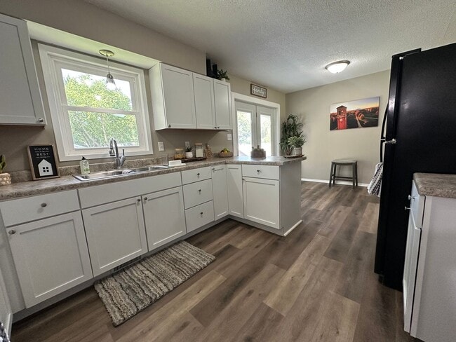 Building Photo - 3 bed, 1 bath home for rent in Maywood edi...