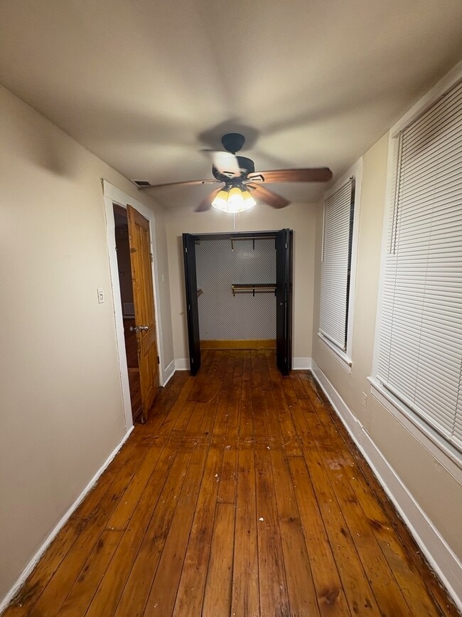 Building Photo - 1154 W 18th St