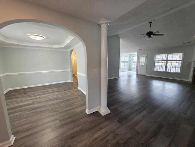 Building Photo - 104 Londonberry Ln