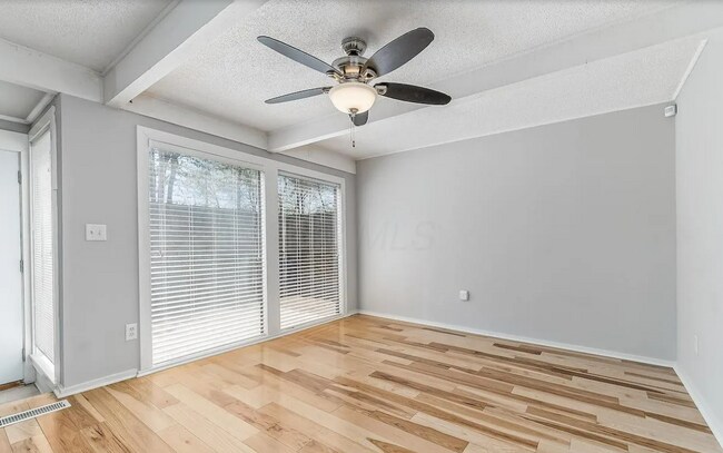 Foto del edificio - 5442 Worthington Forest Pl W